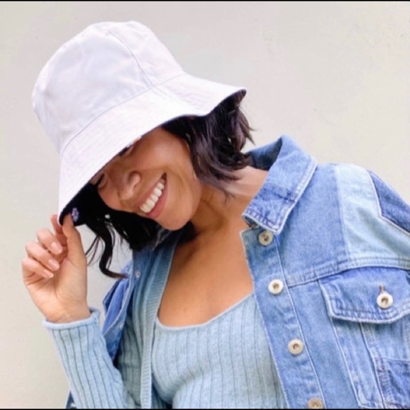 NWT Alice + Olivia by Stacey Bendet Reversible Bucket Hat - Picture 2 of 6